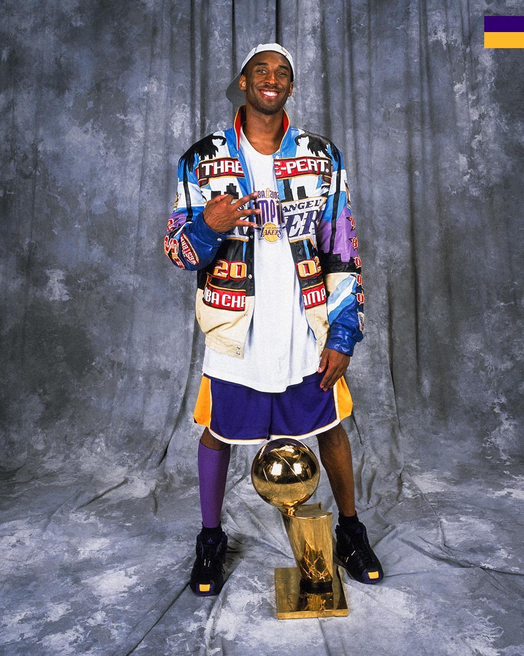 致敬曼巴日！湖人官方晒出科比生涯夺冠精彩瞬间：5次总冠军